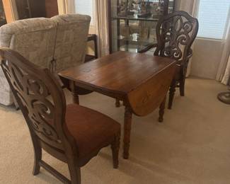 Beautiful Drop Leaf Table... The two chairs go with the larger table.