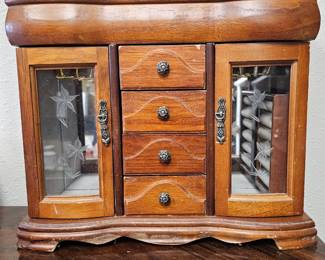 Vintage Jewelry Box with Glass Dorrs
