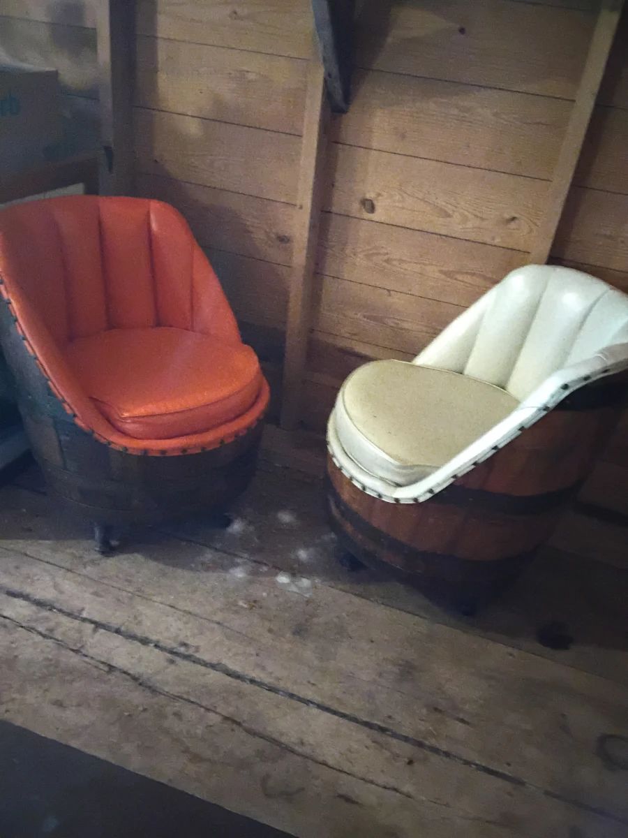 Set 4 wine barrel chairs