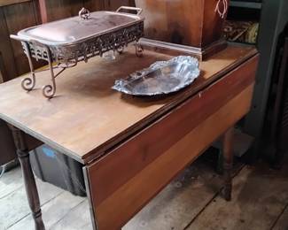 Drop leaf table