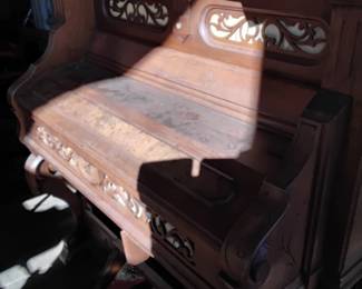 Pump organ