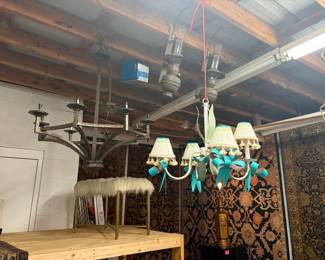 Chandeliers & Lighting