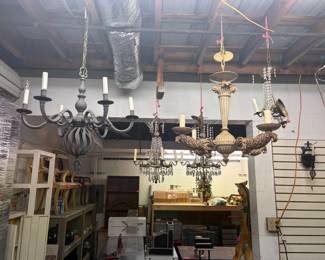 Chandeliers & Lighting