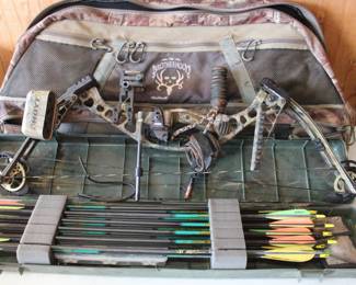 Hoyt Compound Bow and accessories