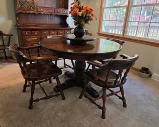 Ethan Allen dining table/6 chairs/2 leaves