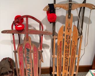 2 Vintage sleds