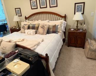 Stunning Ethan Allen King bedroom 5 piece set