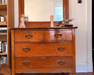 40" x 20" x 33" (height w mirror 69")