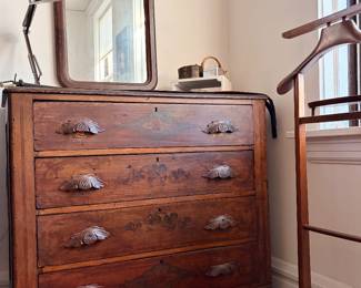 40" x 18" x 36" distressed dresser