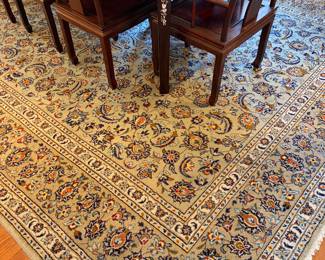 13.5' x 10' Area rug