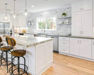 Malibu White Shaker Cabinets, solid wood with dovetail joints. Still in box 