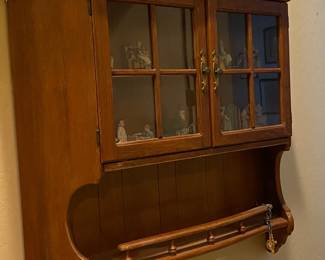 Wall mount curio