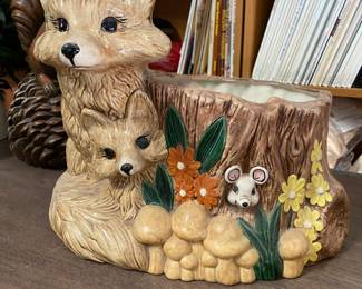 Planter with foxes