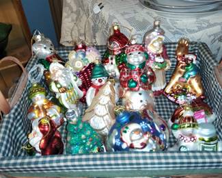Figural ornaments 