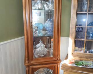 Lighted display cabinet, glass baskets