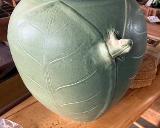 Pottery with frog and leaf design