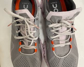 OC Cloud sneakers ladies size 9