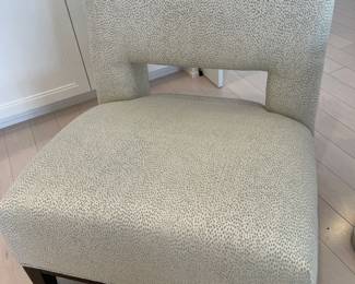 Keyhole sitting chairs