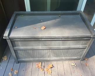 Outdoor storage bin