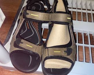 Size 12 new Men's Ecco sandals