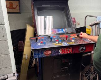 Midway NBA Maximum Hangtime Arcade Cabinet