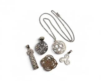 102 SterlingSilverCelticKnotTriskelionPendantswChain255g