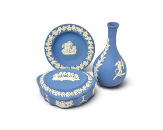 178 WedgwoodBlueJasperwareBudVasePlateDecorativeDish3Pc