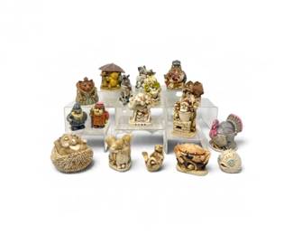 105 HarmonyKingdomCollectibleTreasureBoxesDisneyPoohOtter17pc