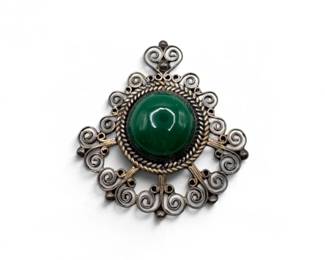 46 VintageMexicanSterlingSilverFiligreeBroochPendantwGreenStone