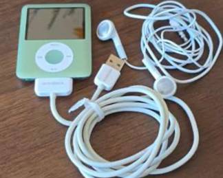 Lot #D45 Apple iPod Nano 2nd Generation Green 2006 MP3 Player with Earbuds & USB Cable