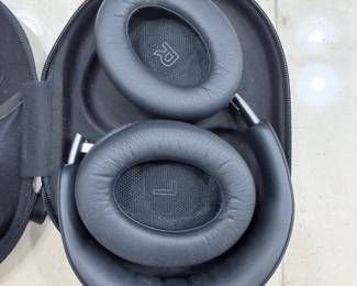Lot #H49 Bose QuietComfort Ultra Wireless Noise Cancelling Over-Ear Headphones with Case & Box