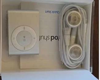 Lot #D44 Apple iPod Shuffle 1st Generation White MP3 Player with Earbuds & Quick Start Guide