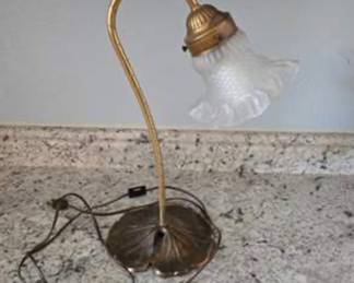 Lot #J58 Vintage Art Nouveau Style Gooseneck Table Lamp – Frosted Glass Floral Shade – Brass Tone – Works!