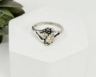110 BlackHillsSterlingSilverGrapeLeafRing