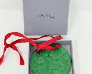 113 LaliqueGreenCrystalMistletoeOrnamentSigned