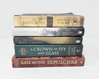 81 5PaperbackLotFantasyHistoricalFiction
