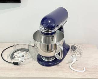 8 KitchenAidArtisanStandMixerwithAttachments