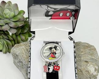 34 MickeyMouseEnamelCharmCrystalWatch
