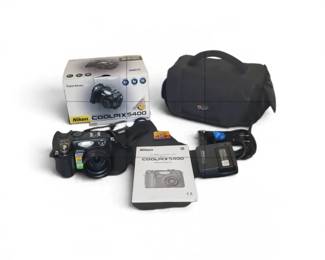 Nikon Coolpix 5400 with Carrying Case