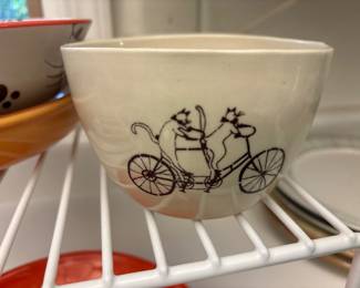 Local made cat-motif ceramics