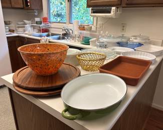 Mixed kitchenware