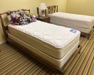 Twin beds (basement)