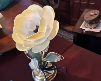 Vintage retro style yellow lotus flower touch lamp