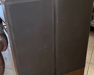 Realistic Speakers