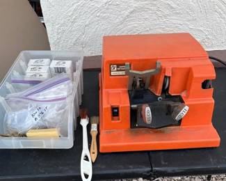 Key Cutting Machine