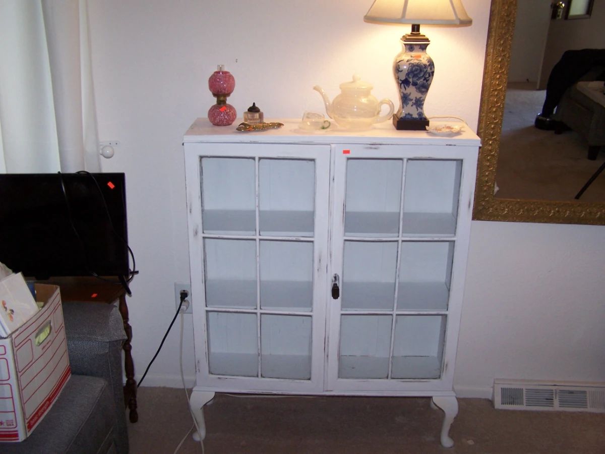 WHITE CABINET, FRY "FOVAL" PIECES, & SMALLS