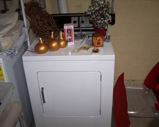 SPEED QUEEN ELECTRIC DRYER