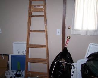 STEPLADDER