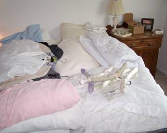 FULL BED & BEDDING