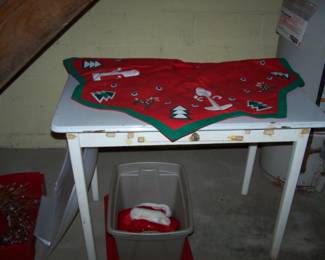 METAL-TOP TABLE & TREE SKIRT